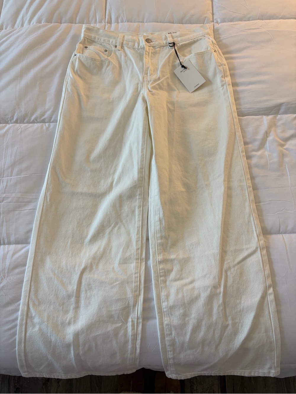 Glassons White Low-Rise Wide Leg Jeans